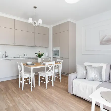 White Elegance With Ac & Free Garage By Renters Apartment