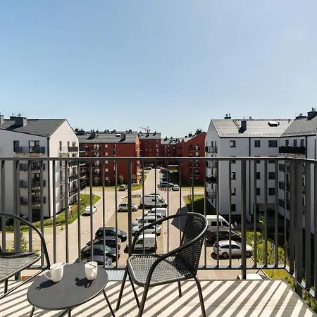 White Elegance With Ac & Free Garage By Renters Posen