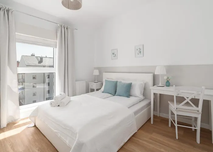 Apartment White Elegance With Ac & Free Garage By Renters *
