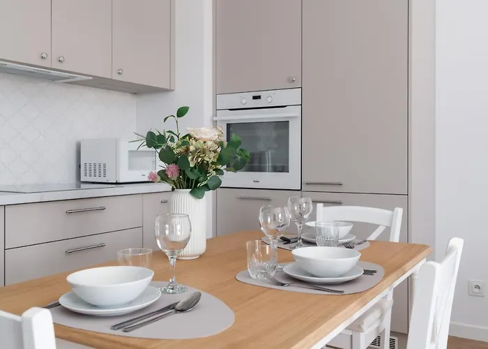 White Elegance With Ac & Free Garage By Renters Apartment Posen
