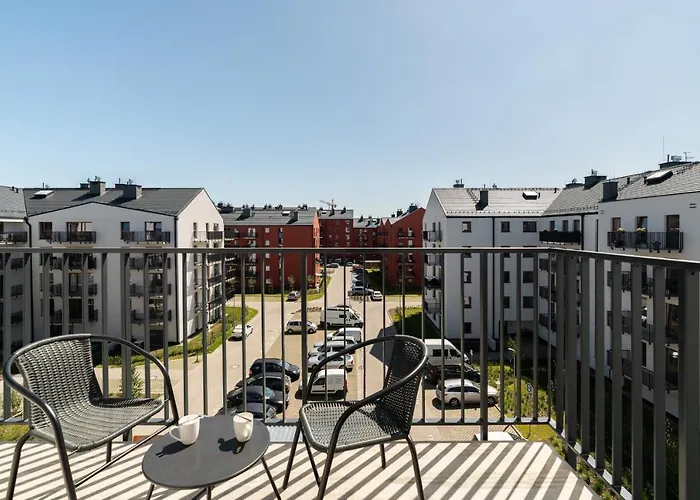 White Elegance With Ac & Free Garage By Renters Posen